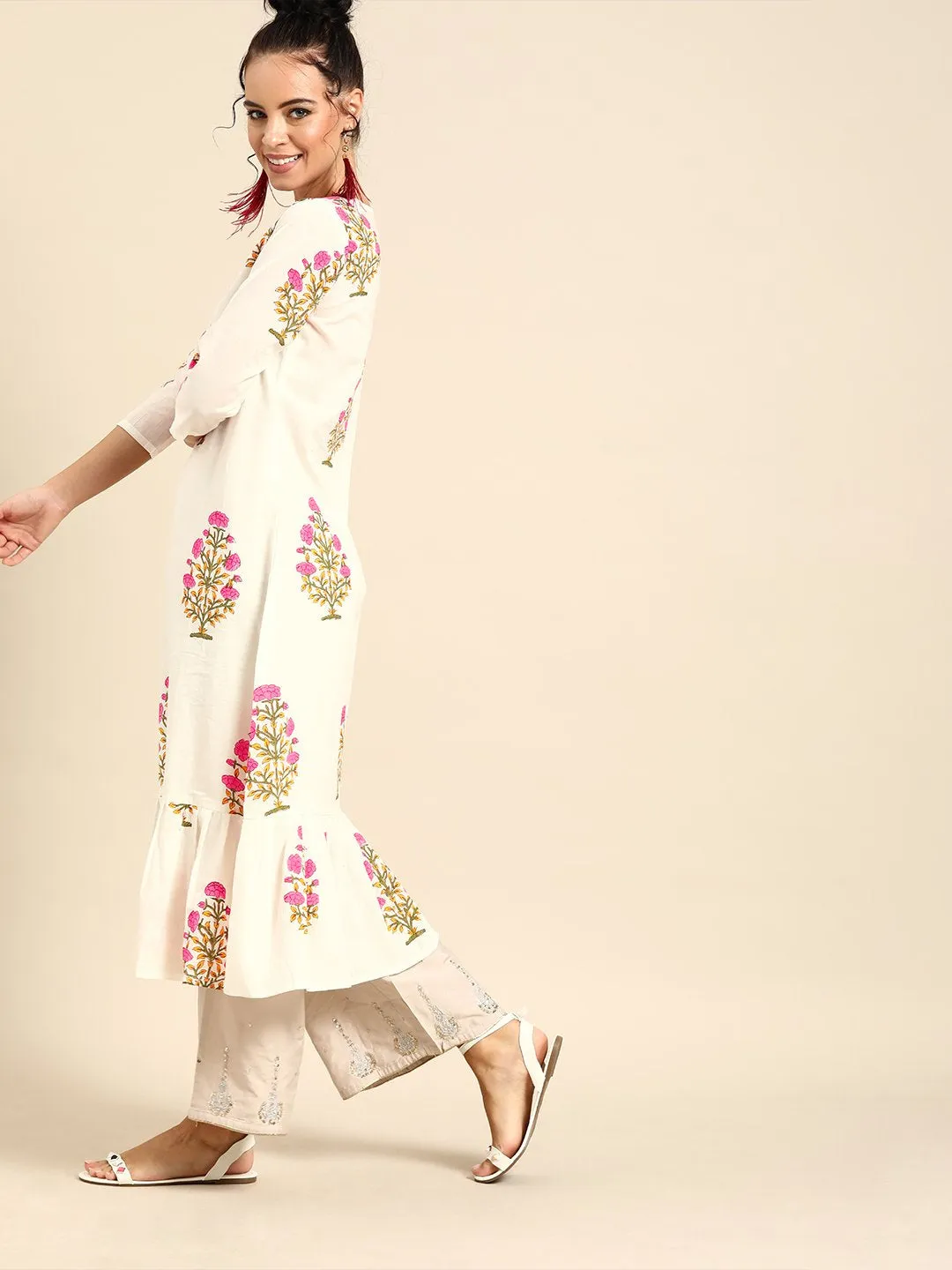 Women Off White Calf Length Three-Quarter Sleeves Straight Floral Printed Cotton Kurta With Jacket